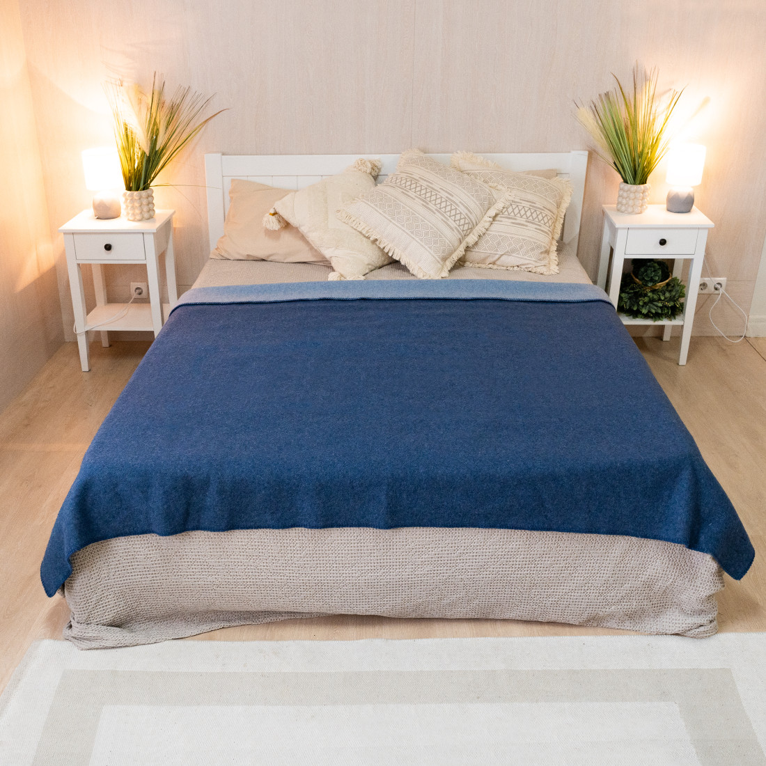 80% Merino wool blanket · 8