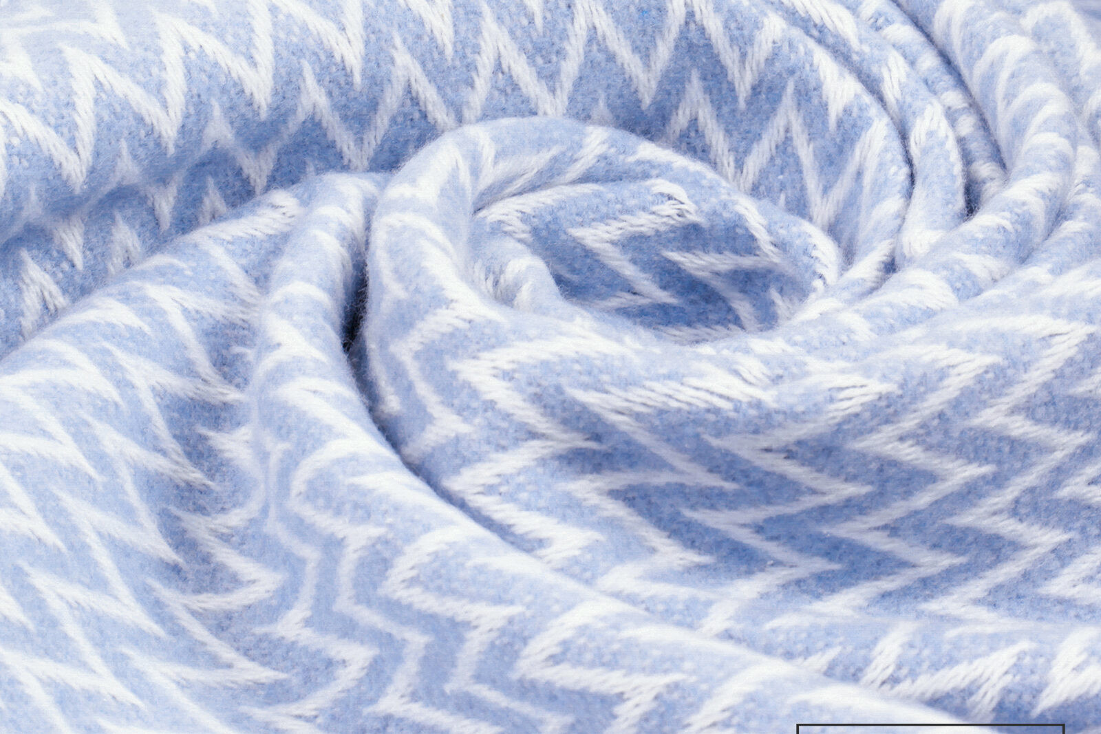 Wool vs. cotton throw blanket: which one for your couch?